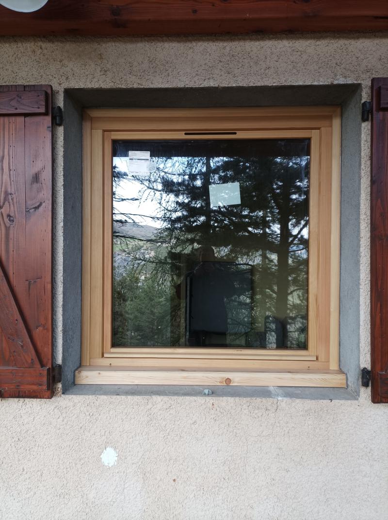 FENÊTRE BOIS MELEZE 