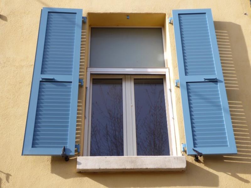 Porte de garage, volet battant et coulissant en Alu Bleu !